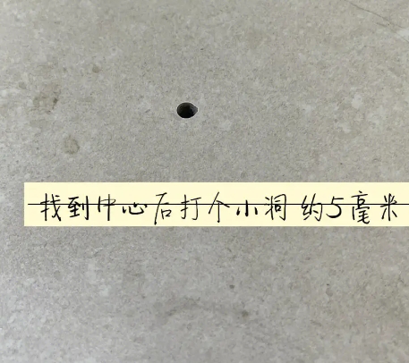 天全瓷砖空鼓维修公司专业解答在瓷砖铺贴过程中，如果砂料搅拌不均匀，将会带来以下问题